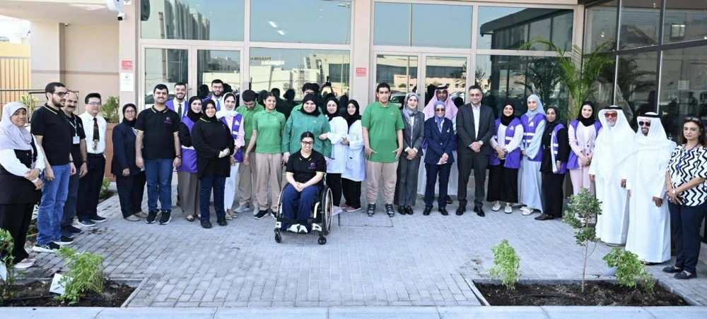 البحرين الإسلامي يشارك في مبادرة "أسبوع الشجرة" بالتعاون مع جمعية البحرين للأطفال ذوي الصعوبة في السلوك والتواصل
