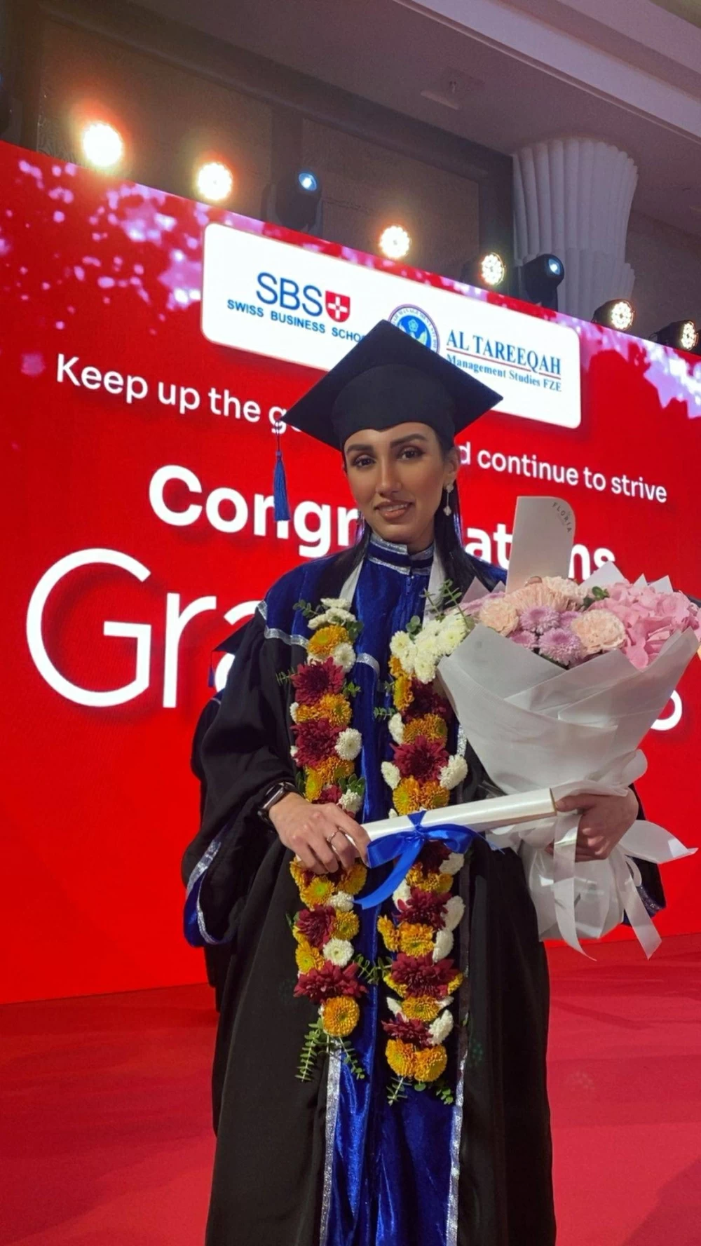 عائلة بوجيري تحتفل بتخرّج كريمتهم نورة من كلية إدارة الأعمال السويسرية