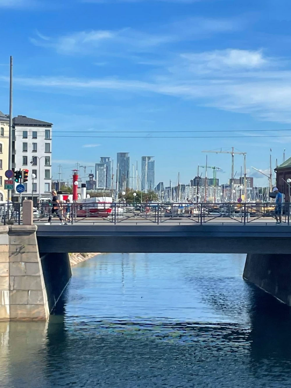 فنلندا.. من الشفق القطبي الساحر إلى شوارع هلسنكي النابضة بالحياة