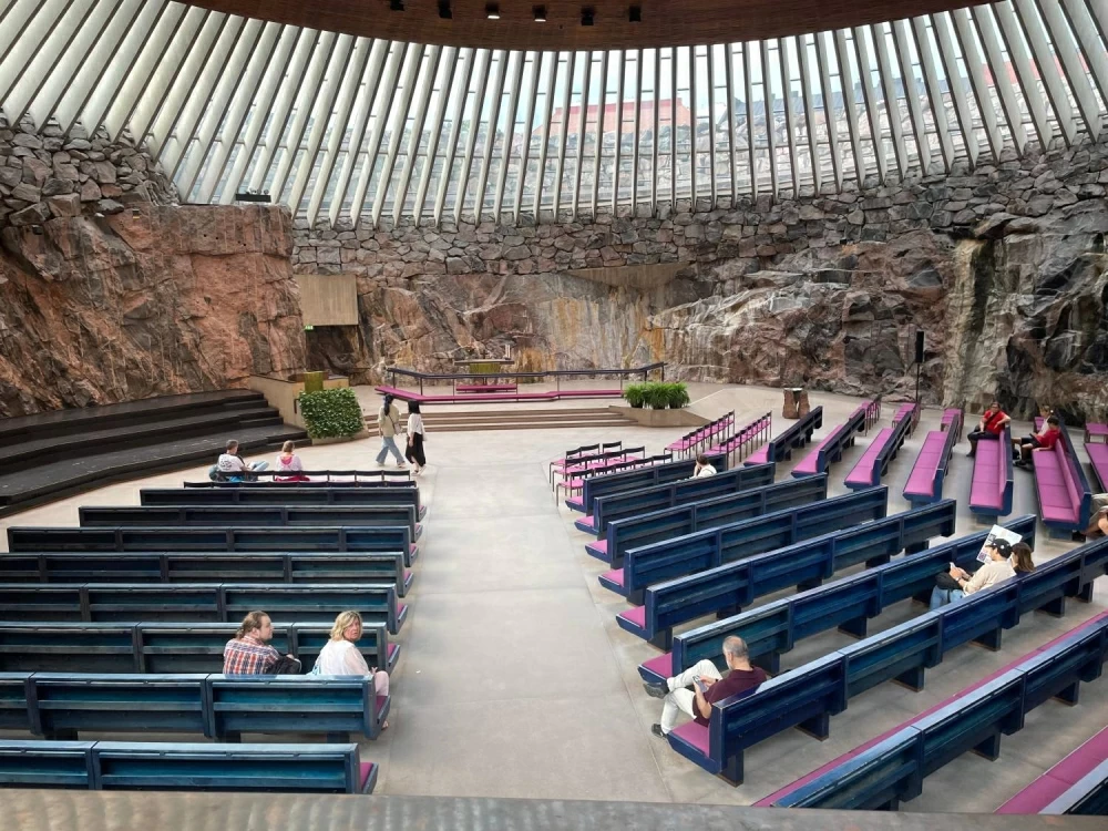 فنلندا.. من الشفق القطبي الساحر إلى شوارع هلسنكي النابضة بالحياة