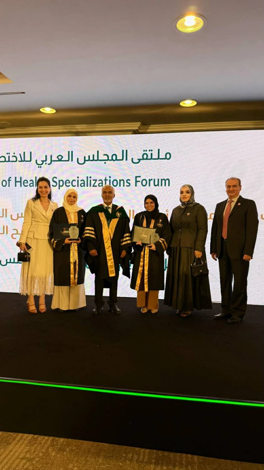 تكريم المجلس البحريني للدراسات والتخصصات الصحية بدرع الريادة في القياس والتقويم