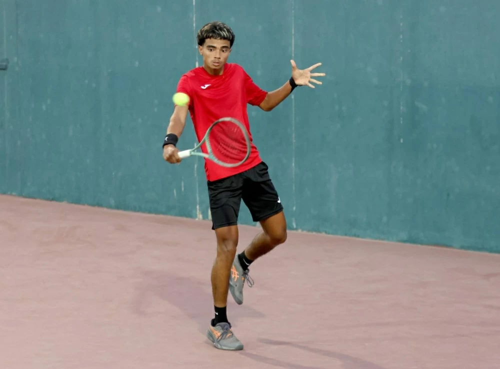 مباريات مثيرة شهدها ثمن نهائي فردي بطولة الخليج للتنس للرجال