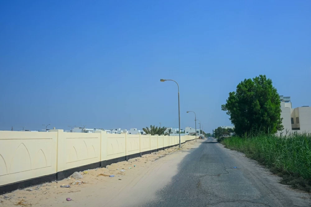 الأوقاف الجعفرية: إنجاز مشروع بناء سور مقبرة الهملة بامتداد 1200 متر