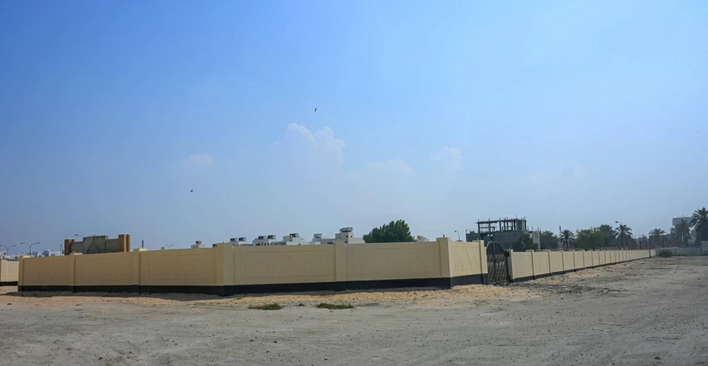 الأوقاف الجعفرية: إنجاز مشروع بناء سور مقبرة الهملة بامتداد 1200 متر
