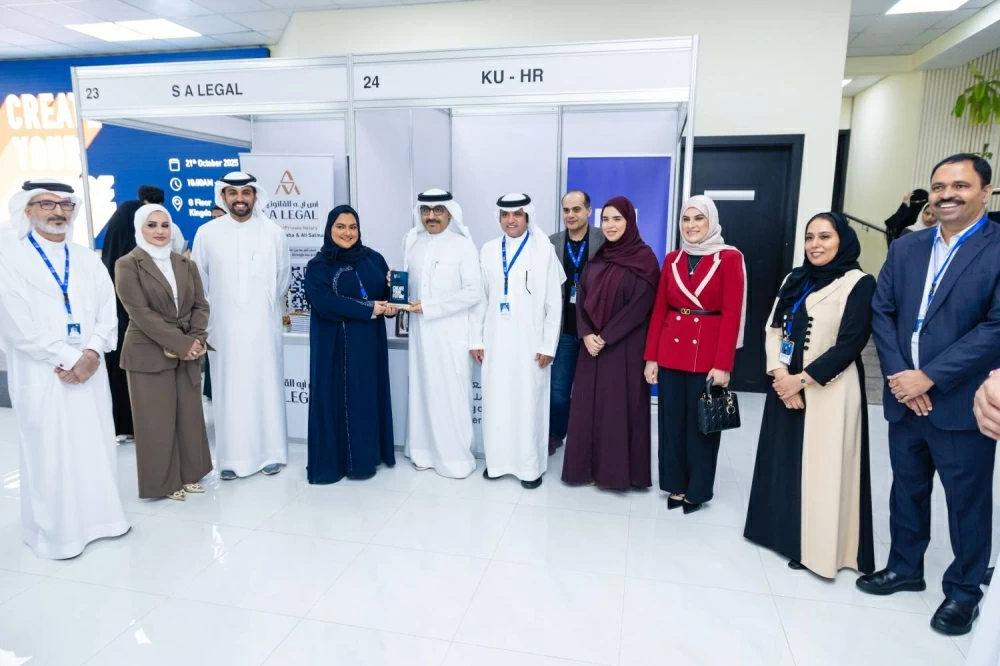 وزير التربية والتعليم يفتتح معرض &ldquo;يوم المهن وريادة الأعمال&rdquo; بتقنيات ذكاء اصطناعي مبتكرة