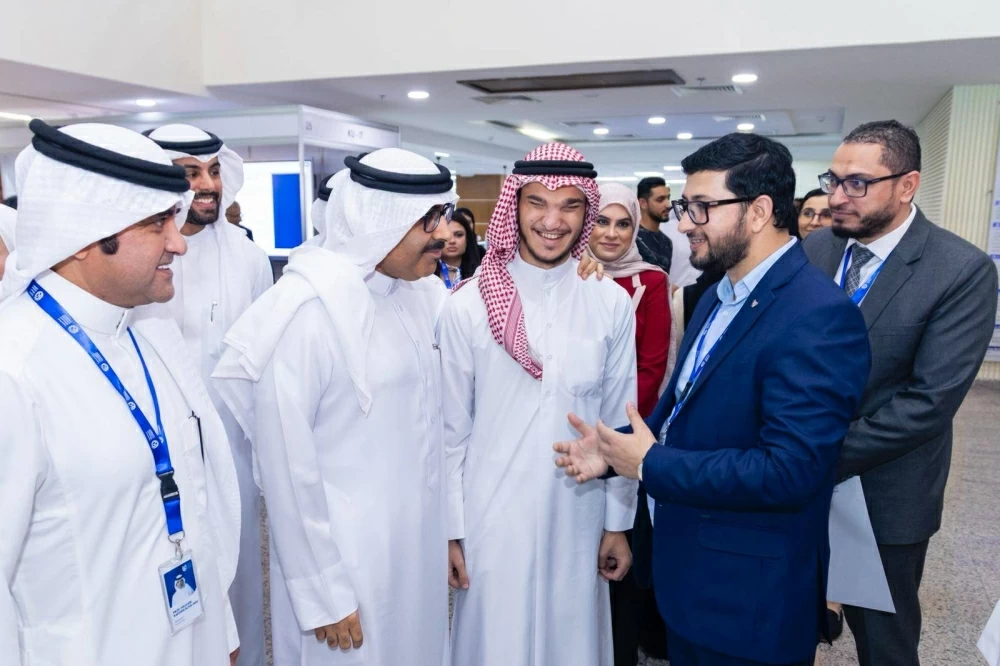 وزير التربية والتعليم يفتتح معرض &ldquo;يوم المهن وريادة الأعمال&rdquo; بتقنيات ذكاء اصطناعي مبتكرة