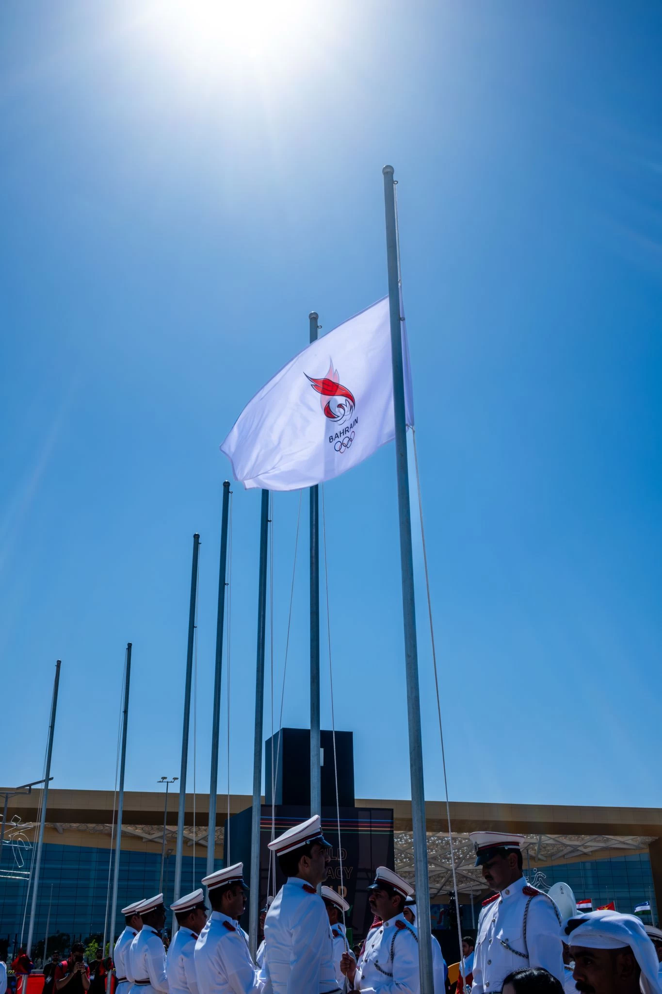 عيسى بن علي يشهد مراسم رفع علم البحرين إيذاناً بالمشاركة في "الألعاب الآسيوية"