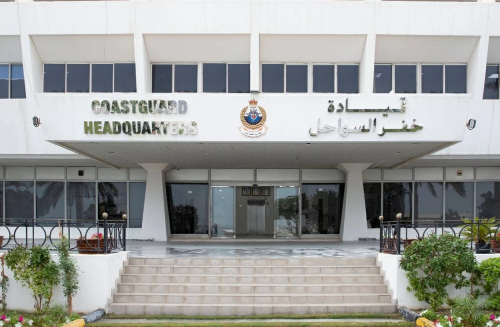 &laquo;خفر السواحل&raquo;: فقدان شخص في البحر بعد اصطدام قارب بدورية بحرية محاولاً الهروب