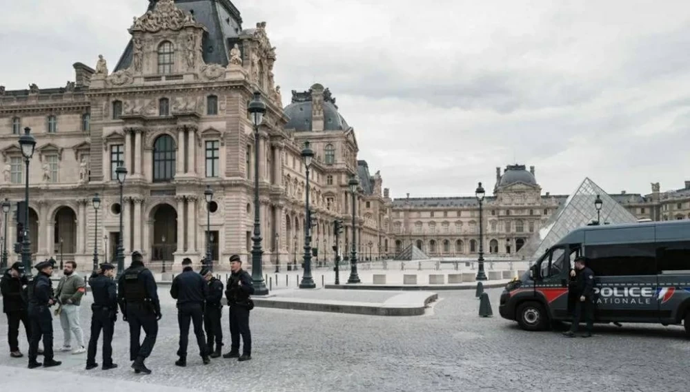إدارة متحف اللوفر: قيمة أضرار السطو على المتحف تقدر بـ 88 مليون يورو