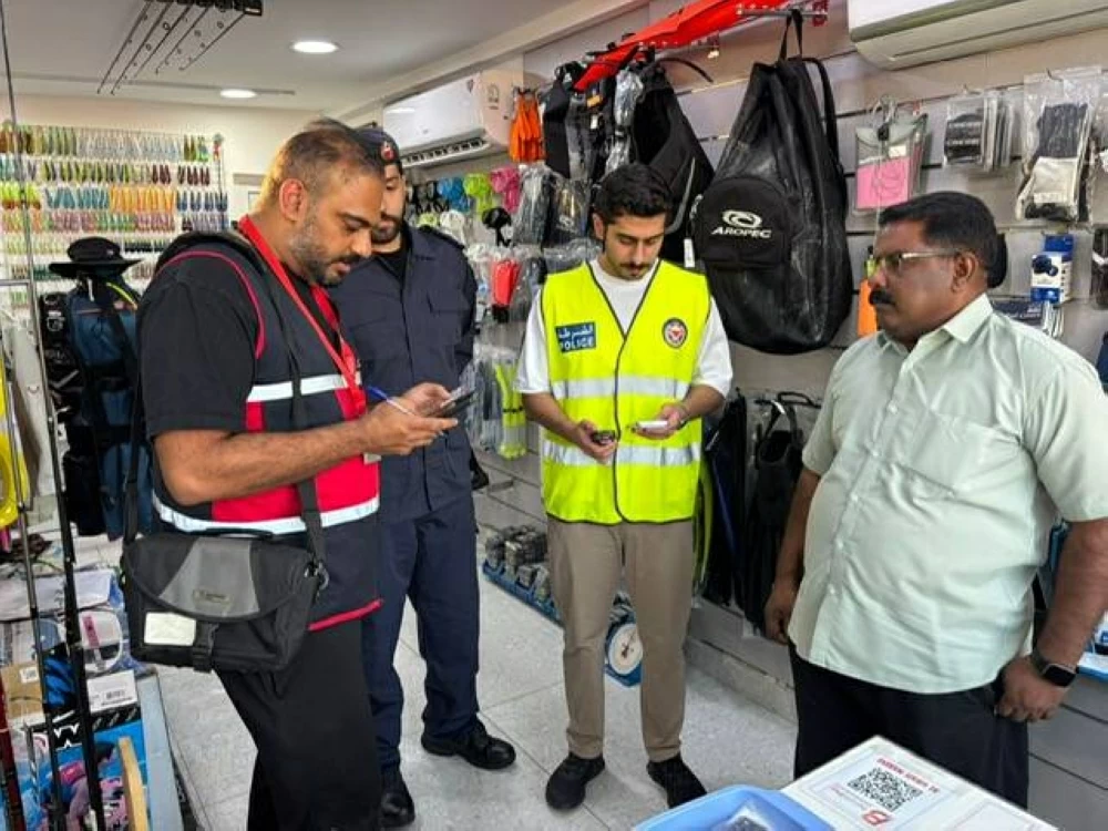 خفر السواحل ينفذ حملة تفتيشية مشتركة على محلات الغوص