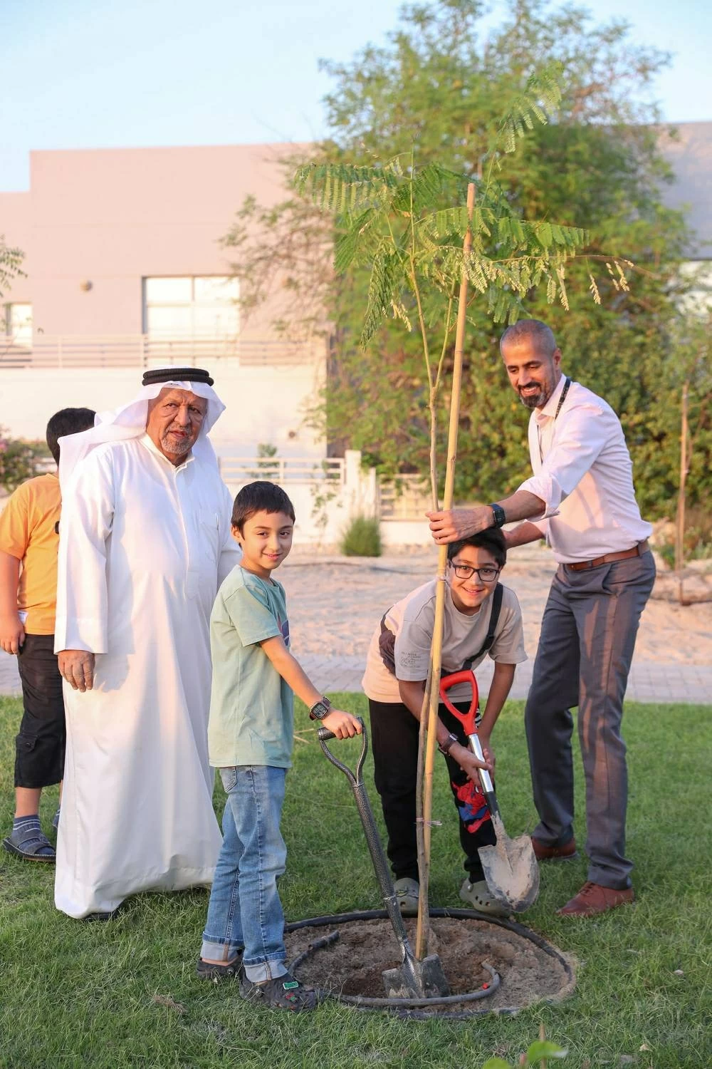 الرفاع فيوز تحتفي بأسبوع الشجرة بزراعة 100 شجرة