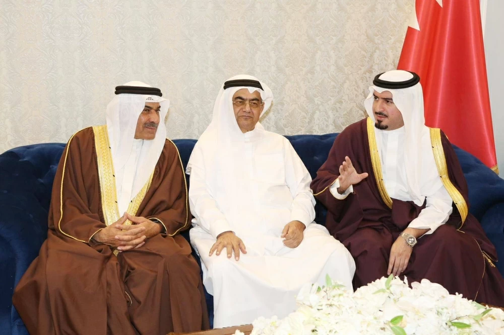 محافظ العاصمة يستقبل الأهالي في مجلس المحافظة الأسبوعي