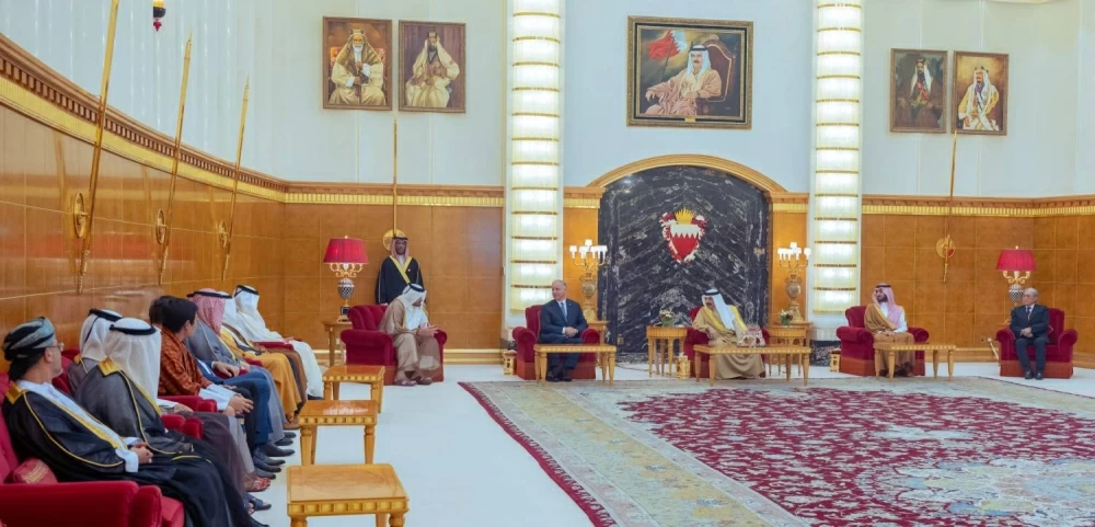 الملك يستقبل كبار المدعوين ورؤساء الوفود المشاركة في دورة الألعاب الآسيوية الثالثة للشباب