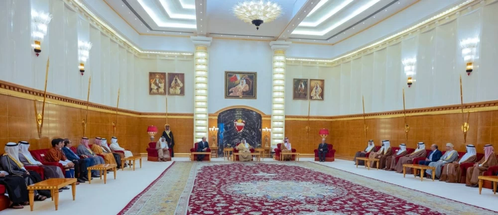 الملك يستقبل كبار المدعوين ورؤساء الوفود المشاركة في دورة الألعاب الآسيوية الثالثة للشباب