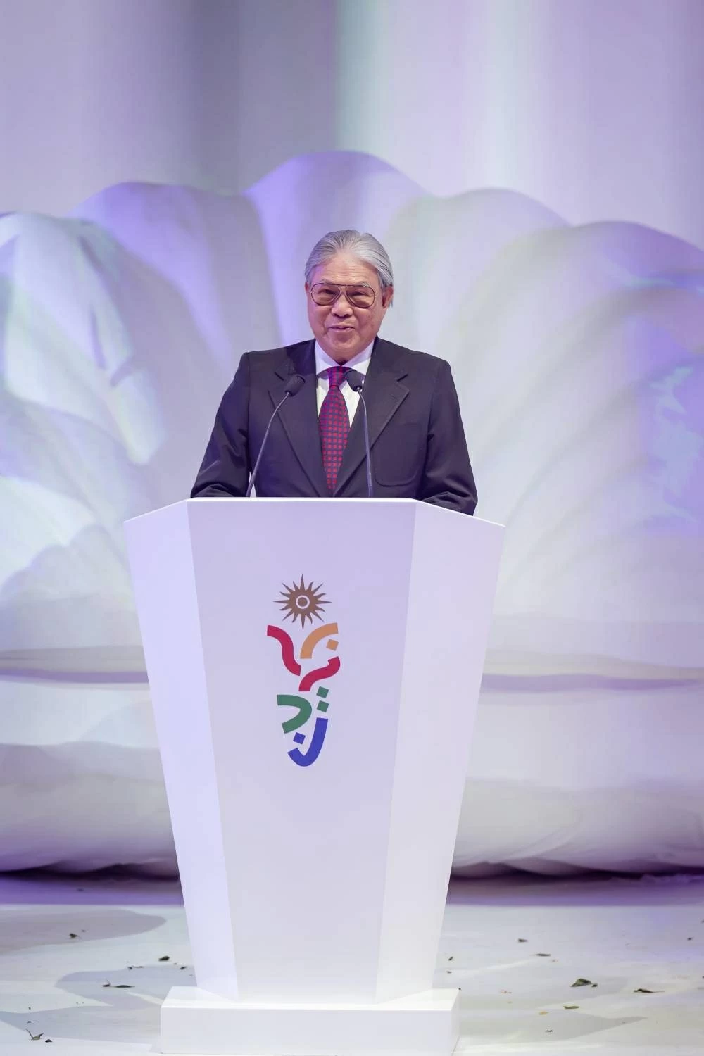 الملك ينيب ناصر بن حمد لافتتاح دورة الألعاب الآسيوية الثالثة للشباب