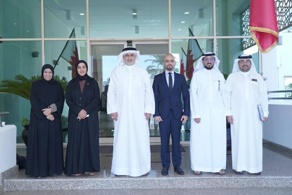 "خدمات النواب" تبحث مع وزيري التربية والتنمية الاجتماعية عددًا من مشروعات القوانين