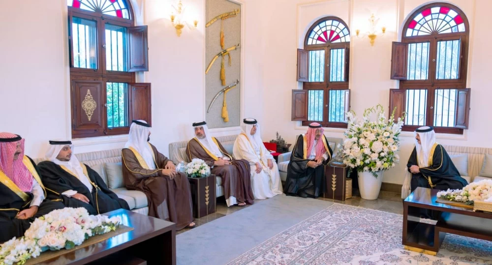 الملك يُشرّف حفل زواج الشيخ خليفة بن محمد حفيد القائد العام لقوة دفاع البحرين