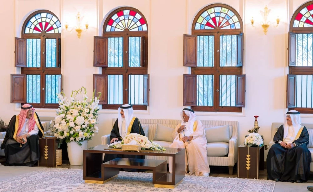 الملك يُشرّف حفل زواج الشيخ خليفة بن محمد حفيد القائد العام لقوة دفاع البحرين