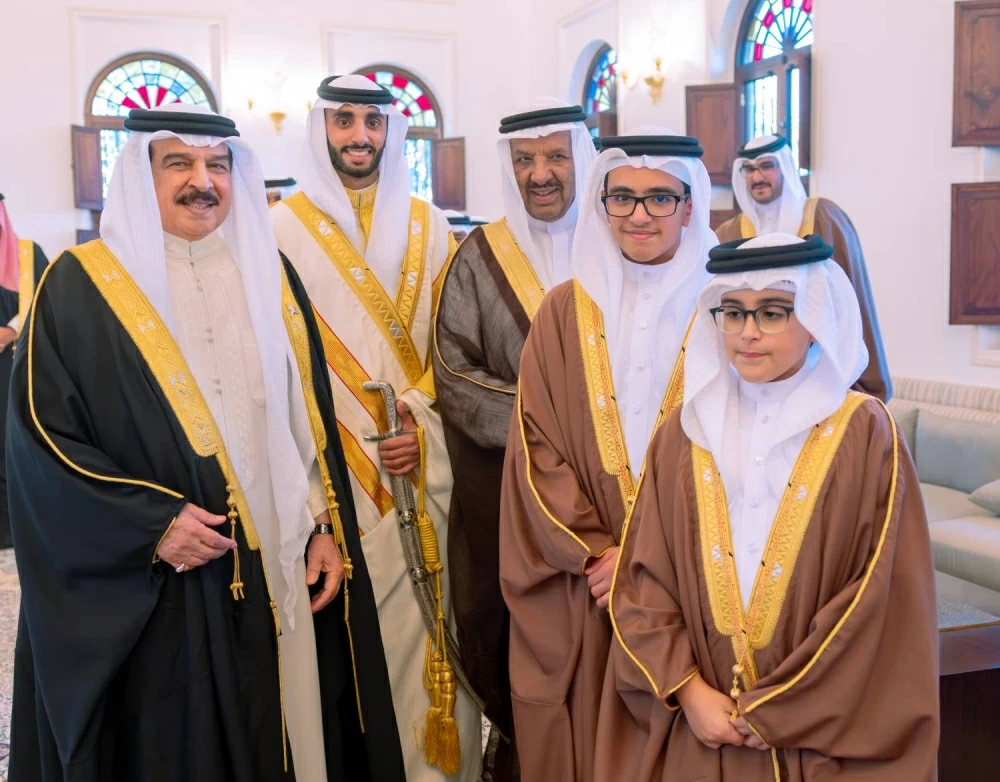 الملك يُشرّف حفل زواج الشيخ خليفة بن محمد حفيد القائد العام لقوة دفاع البحرين