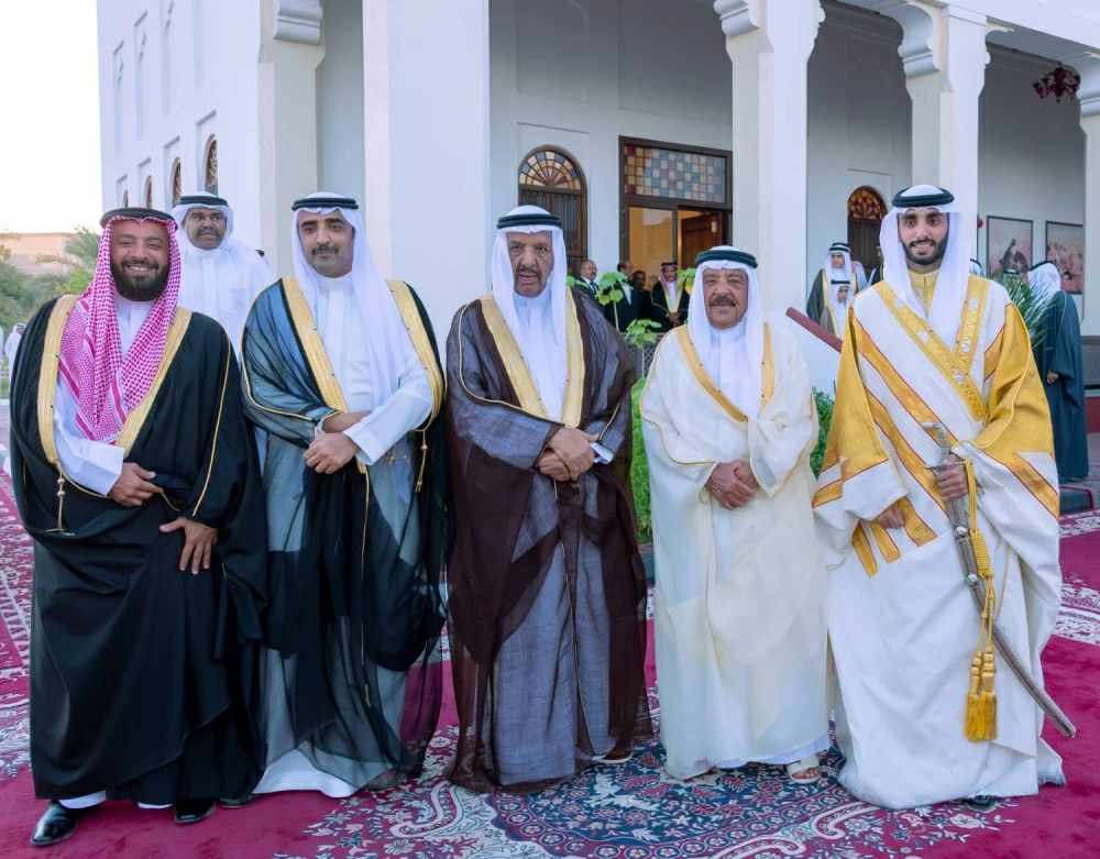 الملك يُشرّف حفل زواج الشيخ خليفة بن محمد حفيد القائد العام لقوة دفاع البحرين