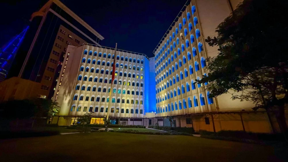 البحرين تضيء عدداً من مبانيها بالأزرق بمناسبة الاحتفال بيوم الأمم المتحدة