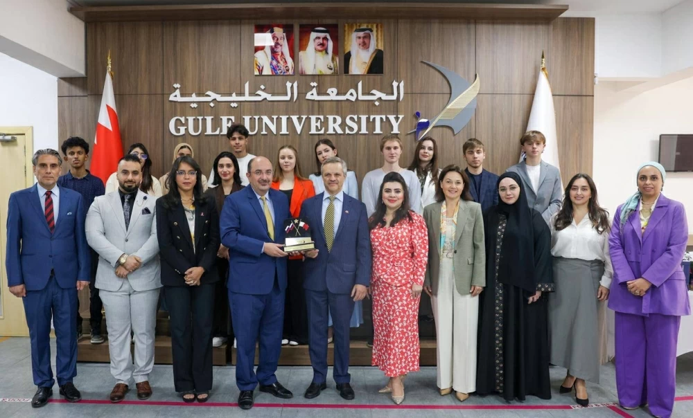 وفد طلابي من روسيا يستكشف فرص التعاون الأكاديمي مع الجامعة الخليجية