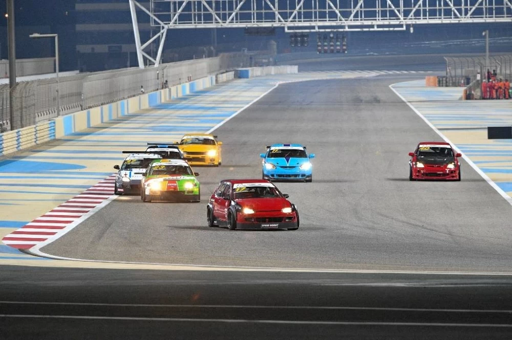 المنصوري يواصل تألقه في يوم السباقات الوطنية في "الحلبة"