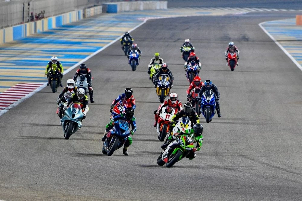 المنصوري يواصل تألقه في يوم السباقات الوطنية في "الحلبة"