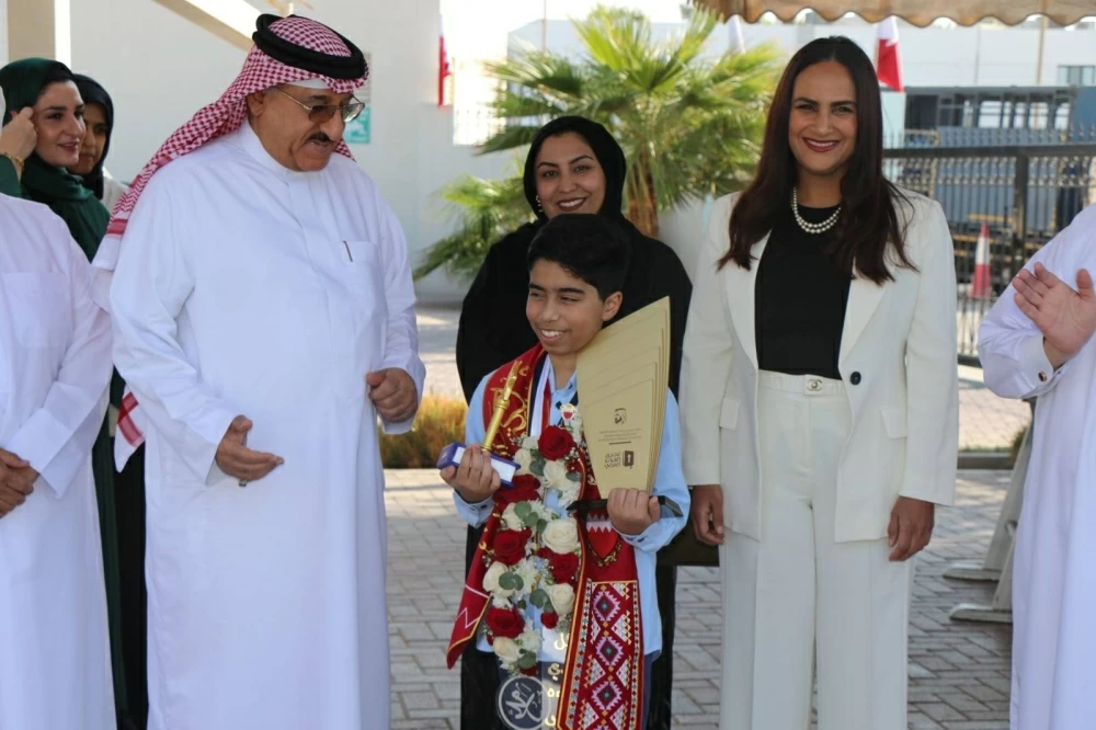 المدرسة الأهلية تحتفي بإنجاز الطالب محمد جاسم مبارك في "تحدي القراءة العربي"