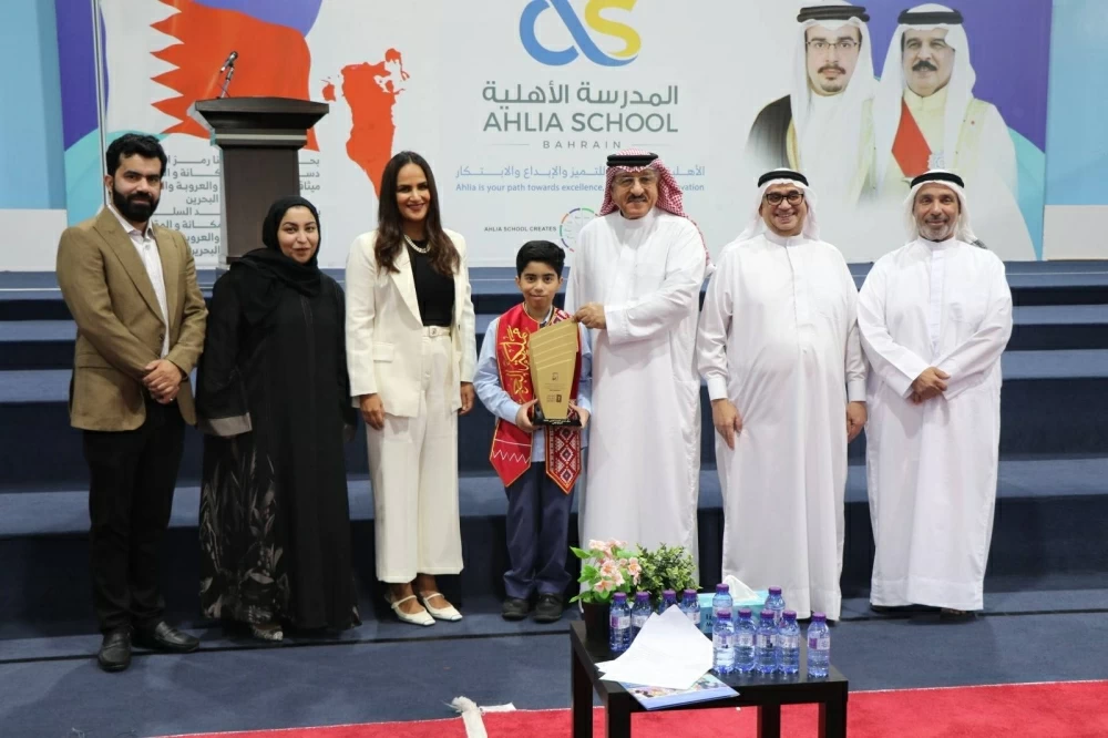 المدرسة الأهلية تحتفي بإنجاز الطالب محمد جاسم مبارك في "تحدي القراءة العربي"