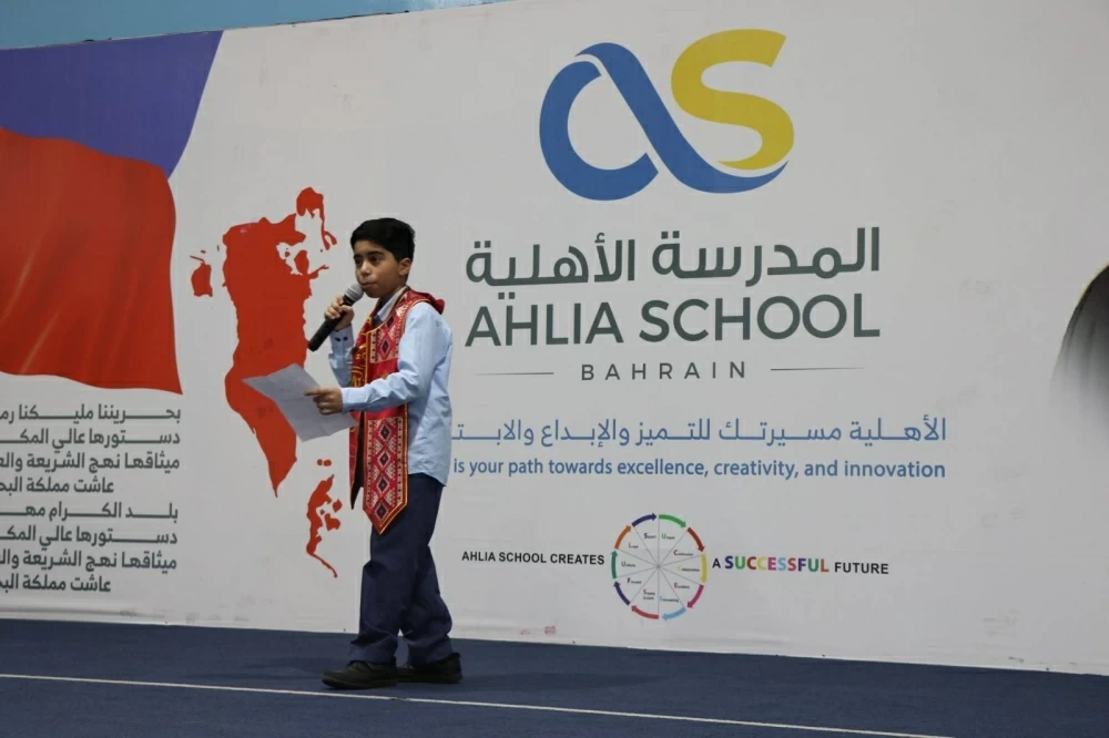 المدرسة الأهلية تحتفي بإنجاز الطالب محمد جاسم مبارك في "تحدي القراءة العربي"