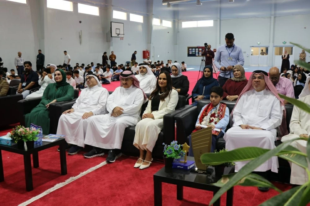 المدرسة الأهلية تحتفي بإنجاز الطالب محمد جاسم مبارك في "تحدي القراءة العربي"