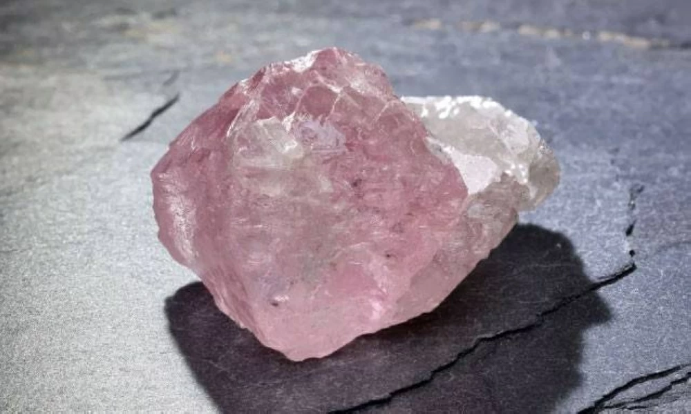 اكتشاف ماسة نصف وردية بوزن 37 قيراطاً في بوتسوانا