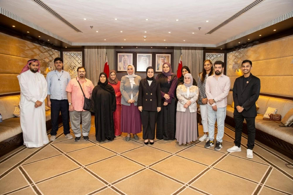 وزيرة شؤون الشباب تستقبل فريق مركز &ldquo;مايكرو آرت&rdquo; لتدريب الفنون وتثمّن فوزهم بالمركز الأول في ملتقى &ldquo;أولادنا&rdquo; الدولي