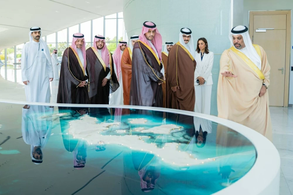 وزير ديوان رئيس مجلس الوزراء يستقبل الأمير تركي بن محمد آل سعود