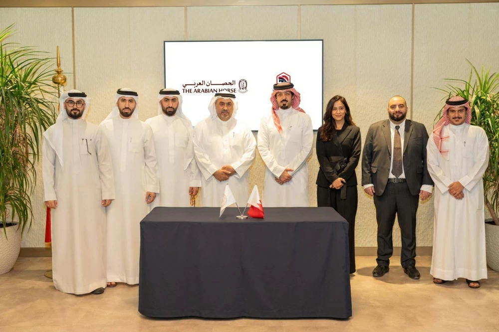 نادي راشد للفروسية يعقد شراكة مع شركة الحصان العربي لدعم الفرسان والمضمرين البحرينيين