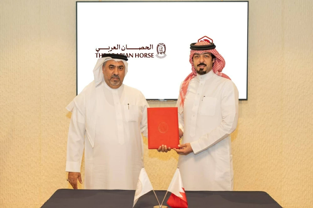 نادي راشد للفروسية يعقد شراكة مع شركة الحصان العربي لدعم الفرسان والمضمرين البحرينيين