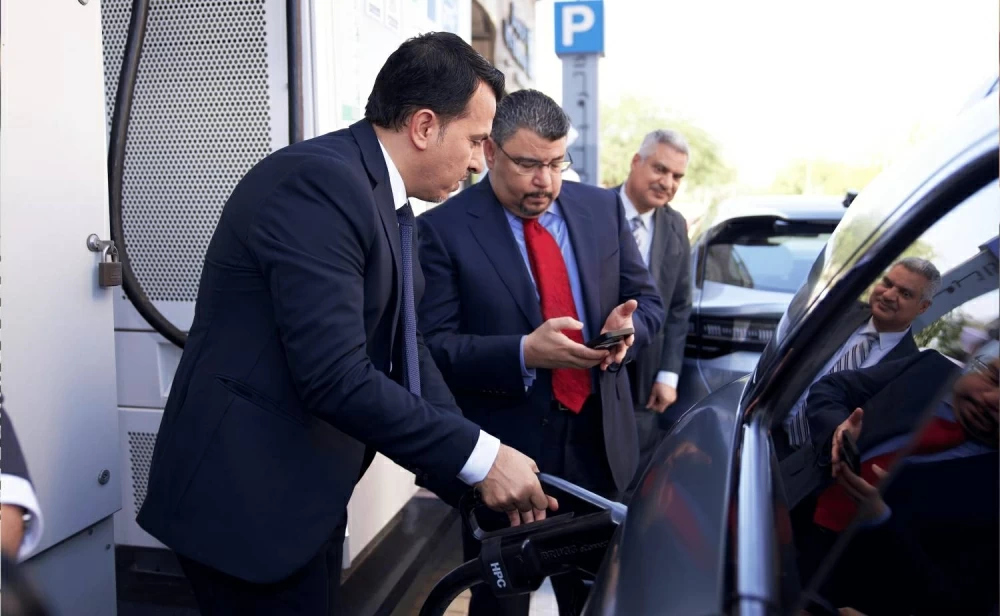 &laquo;شؤون الكهرباء والماء&raquo; تدشّن 5 محطات فائقة السرعة لشحن المركبات الكهربائية