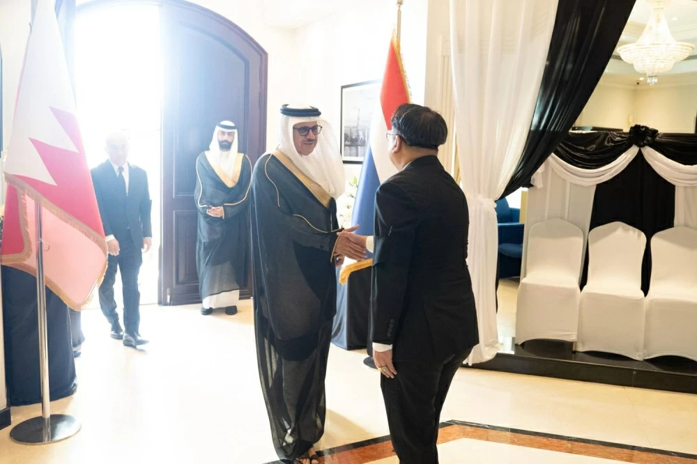 وزير الخارجية يقدم واجب العزاء في وفاة والدة ملك تايلند