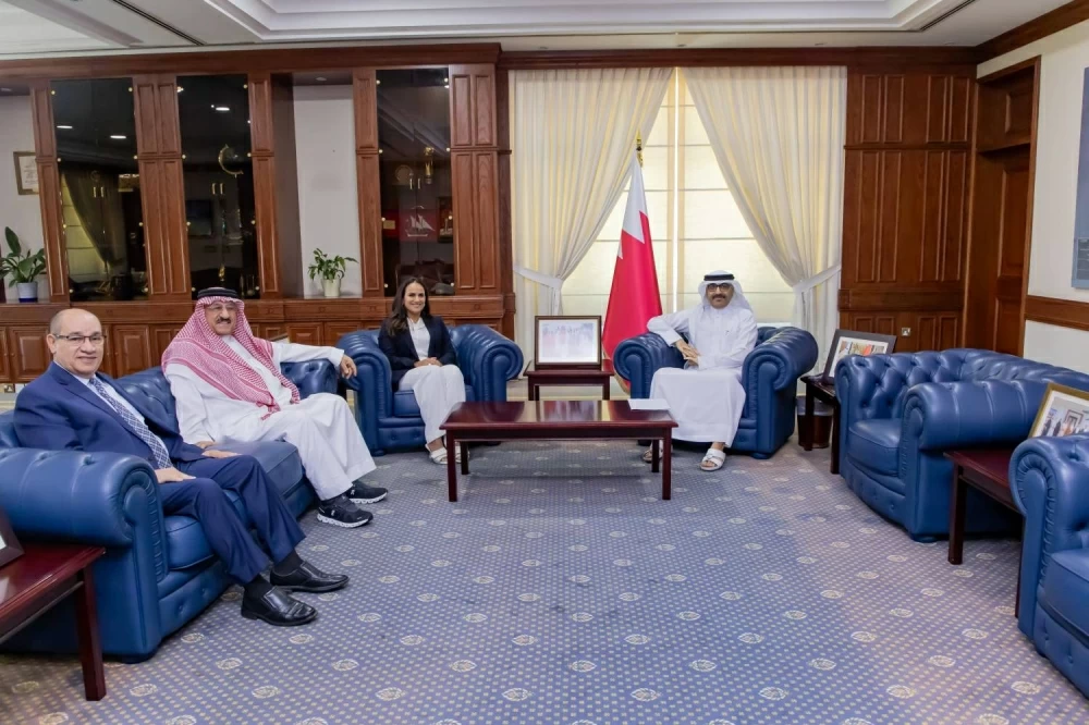 وزير التربية والتعليم يستقبل رئيس مجلس إدارة الجامعة الأهلية