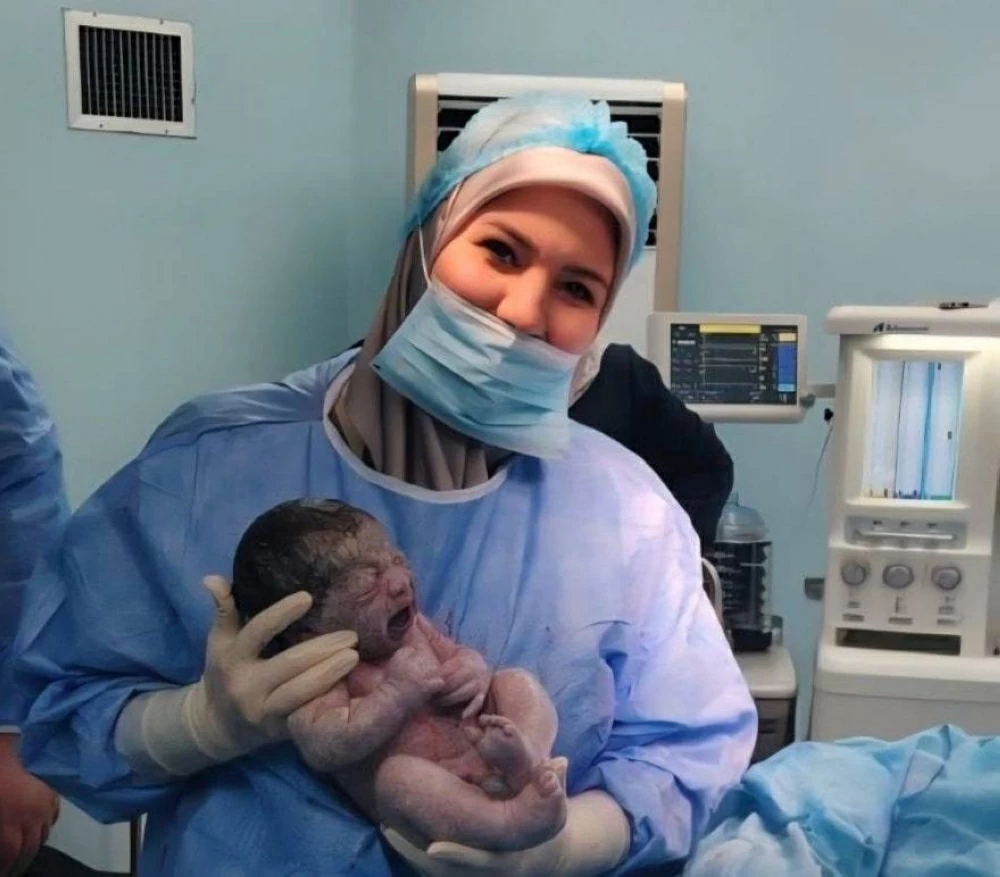 معجزة الأمومة لعراقية تبلغ من العمر 40 عاماً بعد 17 عاماً من العقم