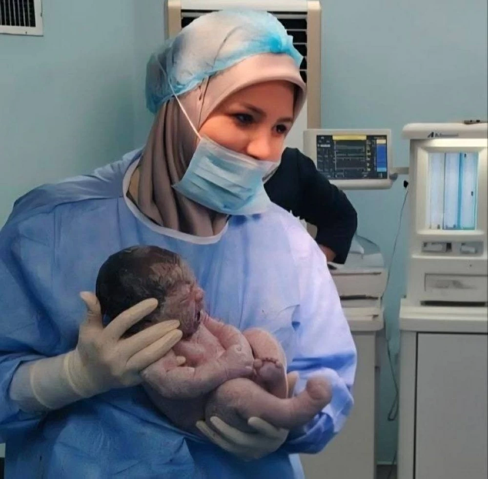 معجزة الأمومة لعراقية تبلغ من العمر 40 عاماً بعد 17 عاماً من العقم