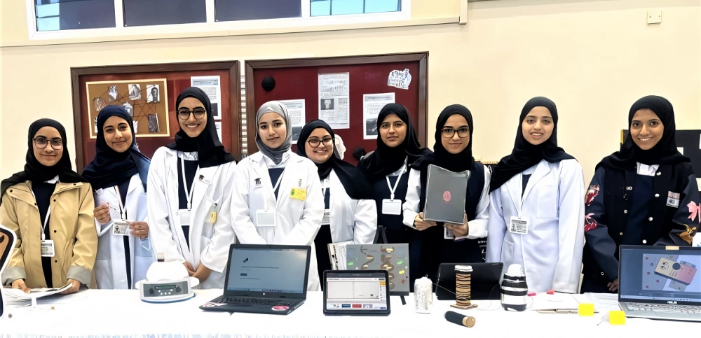 216 طالبة يقدمن مشروعاتهن ضمن مقررات الكيمياء والفيزياء والأحياء