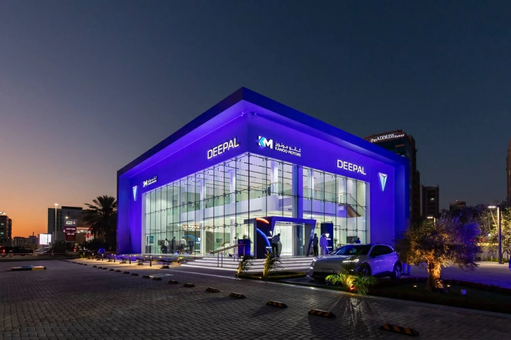 كانو موتورز تطلق علامة "ديبال" في البحرين وتقدّم الجيل الجديد من تقنية المركبات الكهربائية ذات المدى الممتد (REEV)