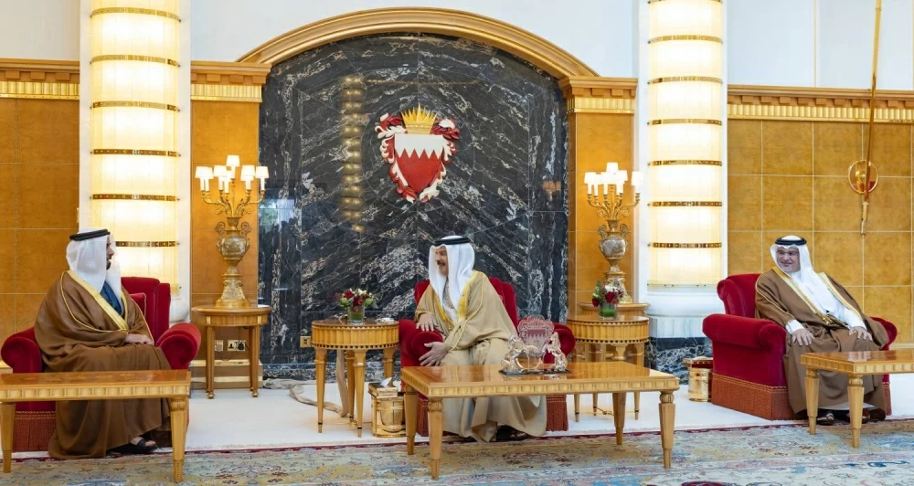 الملك يستقبل نائب رئيس مجلس الوزراء وزير الداخلية الإماراتي