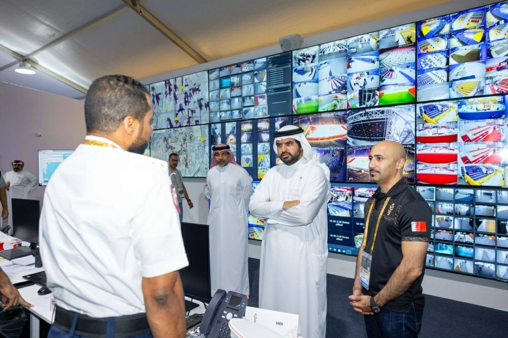 عيسى بن علي يتوج أبطال الدراجات الهوائية ويزور مركزي العمليات والإعلام