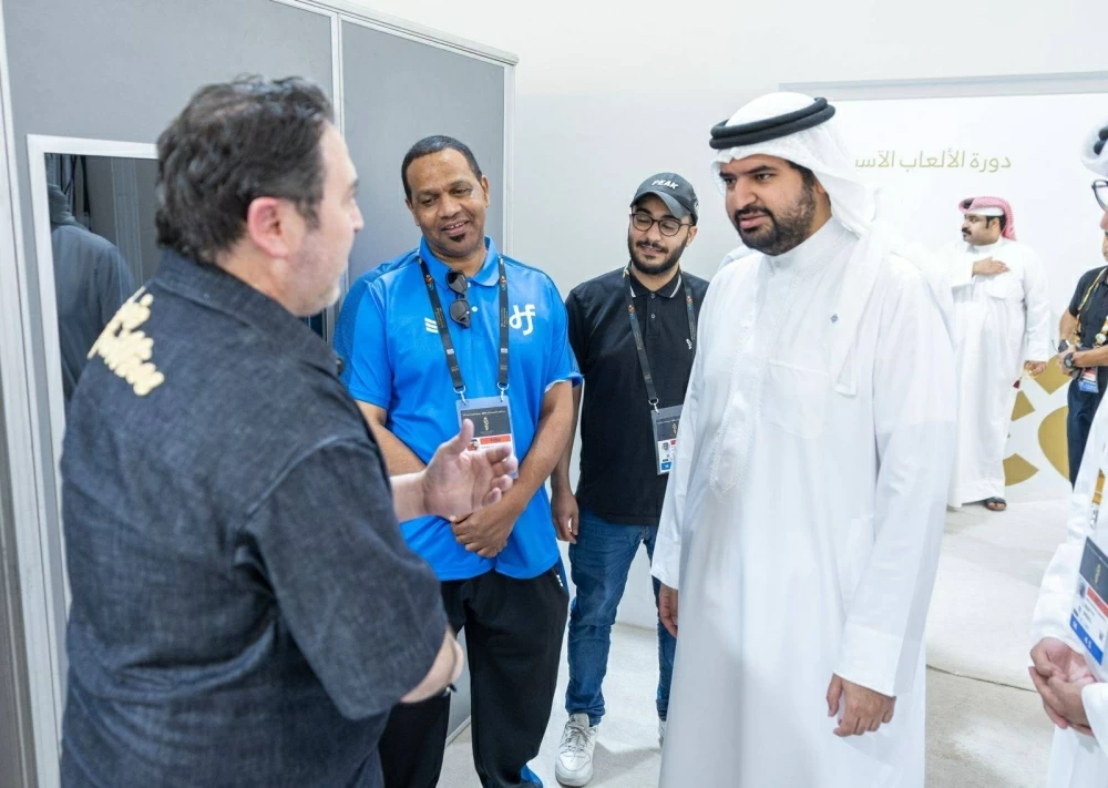 عيسى بن علي يتوج أبطال الدراجات الهوائية ويزور مركزي العمليات والإعلام