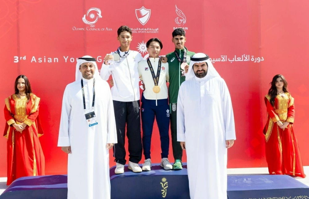 عيسى بن علي يتوج أبطال الدراجات الهوائية ويزور مركزي العمليات والإعلام