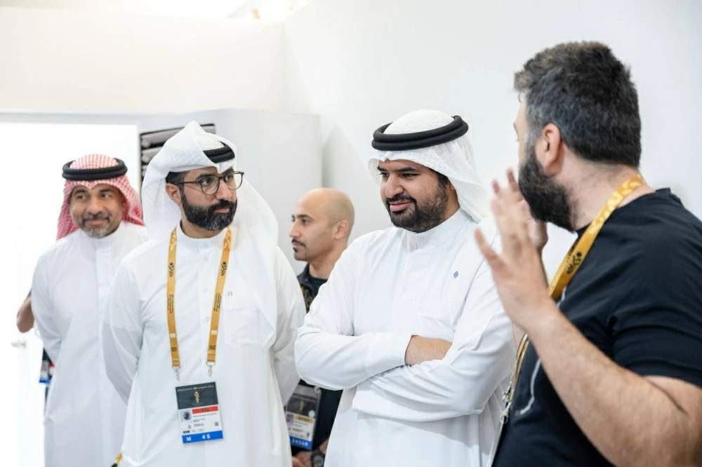 عيسى بن علي يتوج أبطال الدراجات الهوائية ويزور مركزي العمليات والإعلام