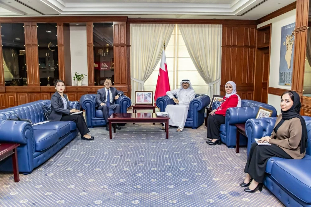 وزير التربية يستقبل سفير الصين لدى البحرين
